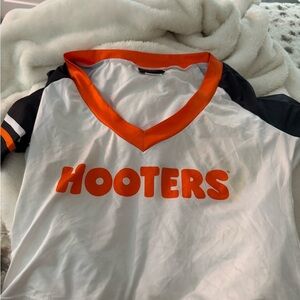 Hooters jersey top